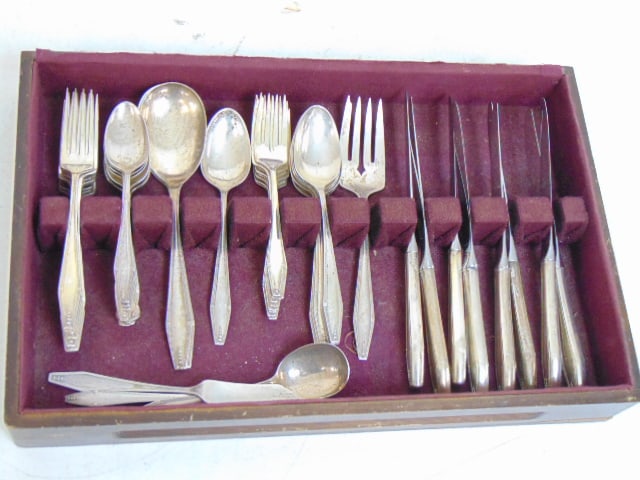 Set sterling silver flatware, "State House Sterling", 47.5 troy plus 8 knives: Set sterling silver flatware, "State House Sterling", 47.5 troy plus 8 knives