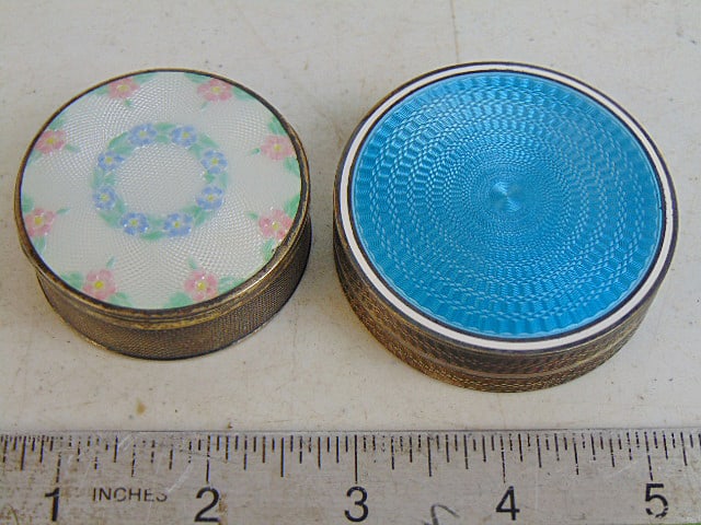 2 Guilloche enameled round silver boxes, smaller box has minute chip on edge, otherwise in good: 2 Guilloche enameled round silver boxes, smaller box has minute chip on edge, otherwise in good condition, 3.5 troy, 2" & 2.5" in diameter