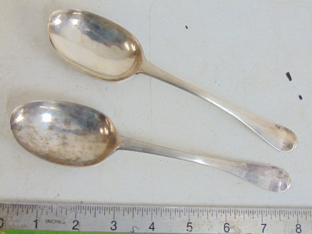 Pair silver spoons by Elias Pelletreau (1726-1810), Long Island silversmith, 8" long, 2.5 troy: Pair silver spoons by Elias Pelletreau (1726-1810), Long Island silversmith, 8" long, 2.5 troy