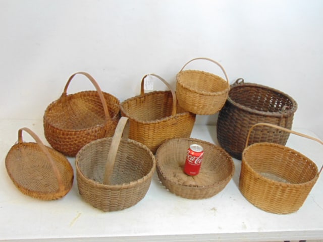 Basket collection, 8 vintage baskets, various sizes, tallest basket in the pic is 11" (excluding: Basket collection, 8 vintage baskets, various sizes, tallest basket in the pic is 11" (excluding handles)Takhonic