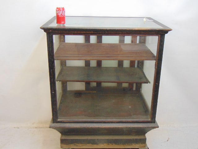 Country store bakers showcase, upper slatted shelf plus lower shelf, sliding glass doors, case is: Country store bakers showcase, upper slatted shelf plus lower shelf, sliding glass doors, case is 36" wide, 26" deep, 42.5" tall