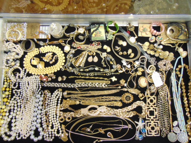 Large lot of Costume Jewelry, gold tone to include necklaces; pins; earrings; watches; compacts;: Large lot of Costume Jewelry, gold tone to include necklaces; pins; earrings; watches; compacts; faux pearls, etc.