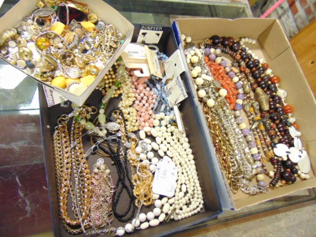 Lot of Costume Jewelry beads; earrings; necklaces; misc. pcs: Lot of Costume Jewelry beads; earrings; necklaces; misc. pcs
