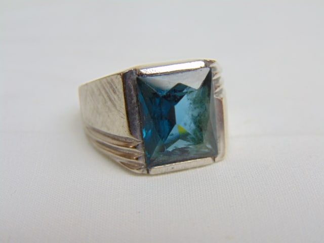Jewelry. 14kt white gold men's ring w/ blue faceted square stone, 7 grams, size 9, hallmark 10k,: Jewelry. 14kt white gold men's ring w/ blue faceted square stone, 7 grams, size 9, hallmark 10k, brushed design on shank, some small chips on stone