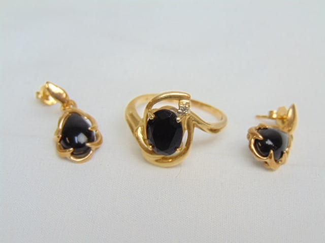 Jewelry. 14kt Set, earrings & ring w/ black onyx, ring hallmark 14k size 8, 3.58 grams; earrings: Jewelry. 14kt Set, earrings & ring w/ black onyx, ring hallmark 14k size 8, 3.58 grams; earrings hallmark 14k, 2.65 grams
