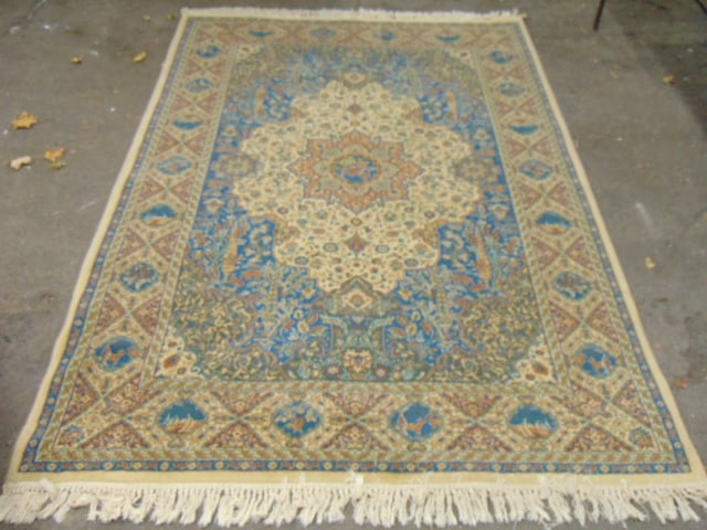 Persian style carpet with center medallion, rug is 92" by 64.5", machine made: Persian style carpet with center medallion, rug is 92" by 64.5", machine made