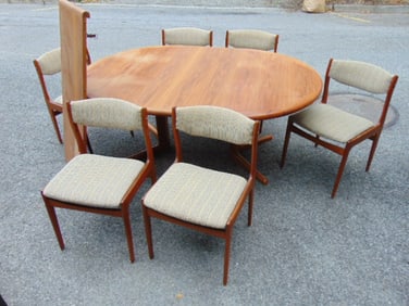 Mid Century table with 6 chairs & 2 leaves, one leaf has partial worn finish, table is 49" round, ea