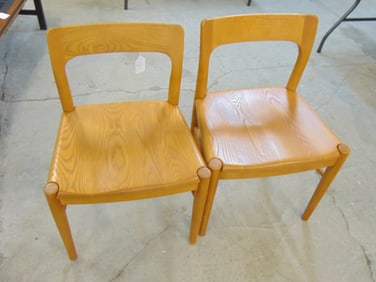 Pair pine chairs, Mid Century style, 19.5" wide, 17" deep, (seat), height is 28"