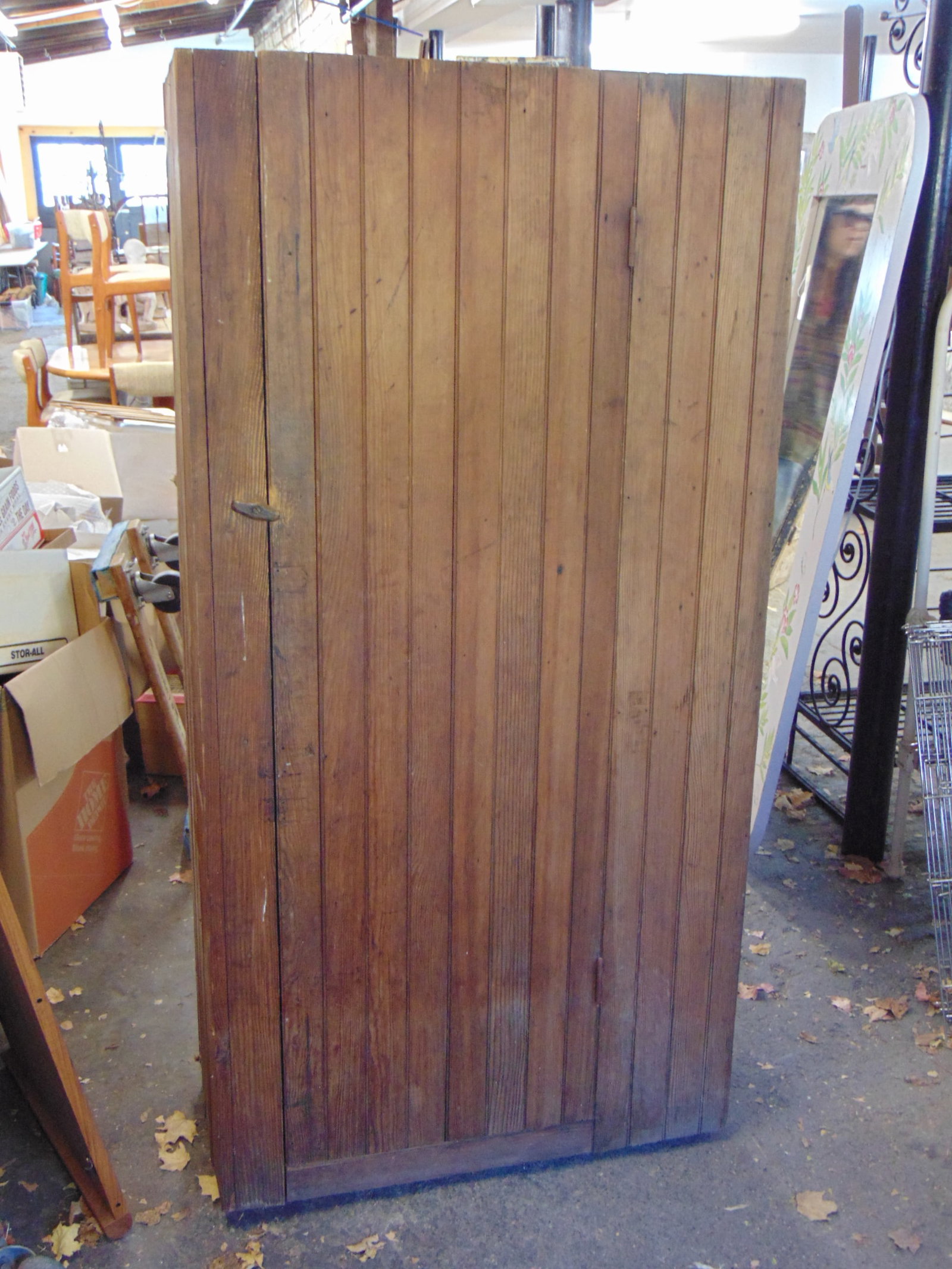 Single door country cabinet, 33.5" by 15.5", height is 65.5": Single door country cabinet, 33.5" by 15.5", height is 65.5"