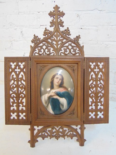 K.P.M. porcelain plaque of Madonna in carved Gothic frame with folding cover, two side carvings on: K.P.M. porcelain plaque of Madonna in carved Gothic frame with folding cover, two side carvings on frame are broken off, plaque is 6.5" by 4.75", frame is 19.75" tall, 7.75" wide (with covers closed)