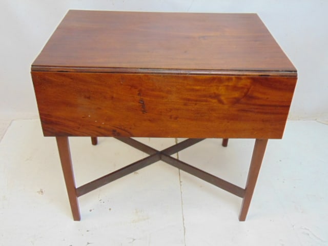 Mahogany Pembroke drop leaf table with drawer, 30" by 20", height is 27.5": Mahogany Pembroke drop leaf table with drawer, 30" by 20", height is 27.5"