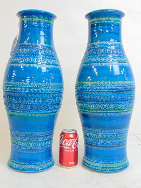 Pair large Italian ceramic vases in blue by Flavia, Montelupo, with incised banded decoration,: Pair large Italian ceramic vases in blue by Flavia, Montelupo, with incised banded decoration, height is 20", good condition