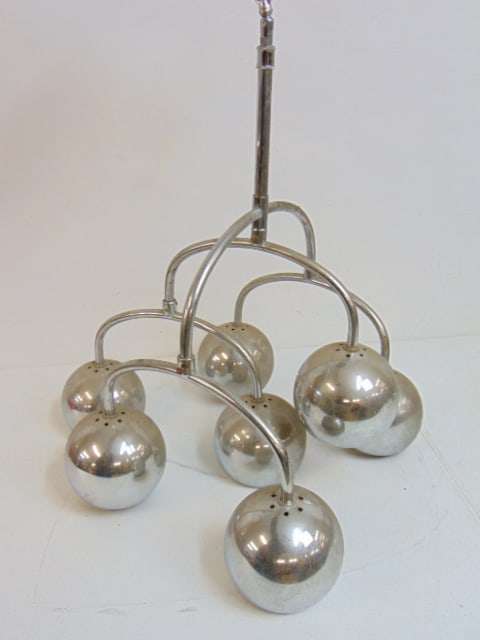 Sonneman chrome hanging fixture with 7 globes, some arms are loose, need tightening: Sonneman chrome hanging fixture with 7 globes, some arms are loose, need tightening, height is 25" NOTE, the descriptions of lot 137 & 138 were reversed, the images were correct though, the descriptio
