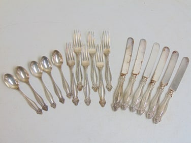 Lot sterling silver flatware, 5 spoons, 6 forks, 6 knives, 11.5 troy plus knives