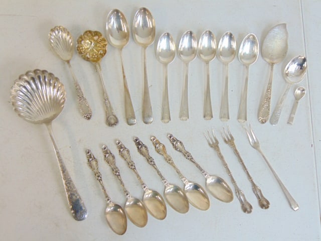 Lot of misc. sterling silver flatware, mostly spoons, includes set of 6 matching spoons, 21.5 troy.: Lot of misc. sterling silver flatware, mostly spoons, includes set of 6 matching spoons, 21.5 troy.