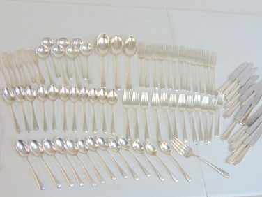 Set Towle sterling silver flatware, "Cascade" pattern 73 troy plus 12 knives.