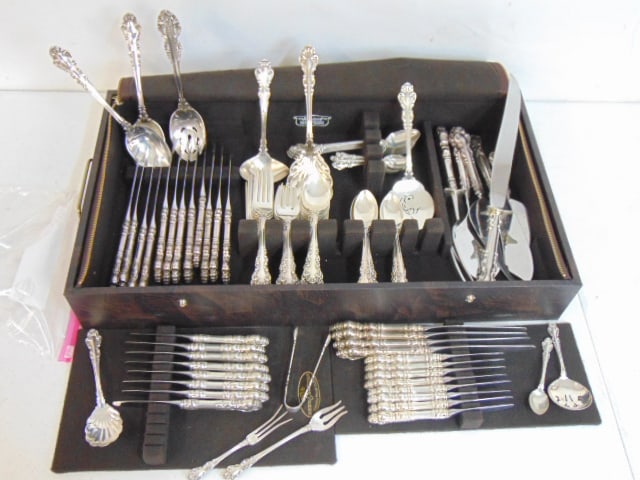 Large set of sterling flatware, Reed & Barton Spanish Baroque, 120 troy plus 20 large handles & 17: Large set of sterling flatware, Reed & Barton Spanish Baroque, 120 troy plus 20 large handles & 17 small handles, includes 11 dinner forks, 12 lunch forks, 34 small spoons, 8 sorbet spoons, 7 tea spoo