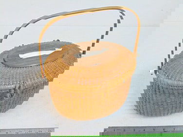 Nantucket lightship purse, William and Judy Sayle 1978 vintage, 11" wide, 7.5" deep, height is