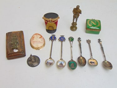 Napoleonic lot, 6 souvenir spoons, cameo brooch, small bronze, small snuff box (as is), green