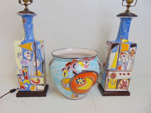 Pair decorative table lamps & planter, planter signed Lamusa, Italy, lamps in style of Giovanni: Pair decorative table lamps & planter, planter signed Lamusa, Italy, lamps in style of Giovanni DeSimone, lamps are 18.25" tall (ceramic only), including harp height is 30.5" (height adjustable), plan