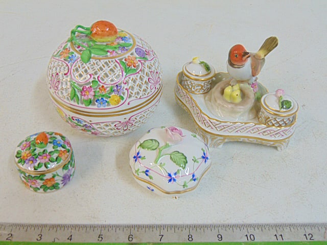 4 pieces Herend porcelain, reticulated bowl with lid with floral decorations & berry finial, 5";: 4 pieces Herend porcelain, reticulated bowl with lid with floral decorations & berry finial, 5"; bird themed inkwell with floral decorated detail, bird figure on nest with chicks between ink reservoir