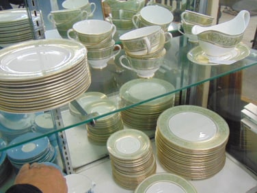 Set Royal Doulton porcelain dinnerware, "English Renaissance", 11 cups, 13 saucers, 13 salad plates,