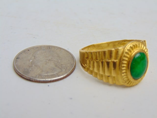 Jewelry. 24kt Men's ring with green gem stone, 9.35 grams, size 13, hallmark 9999, shank bent.: Jewelry. 24kt Men's ring with green gem stone, 9.35 grams, size 13, hallmark 9999, shank bent.
