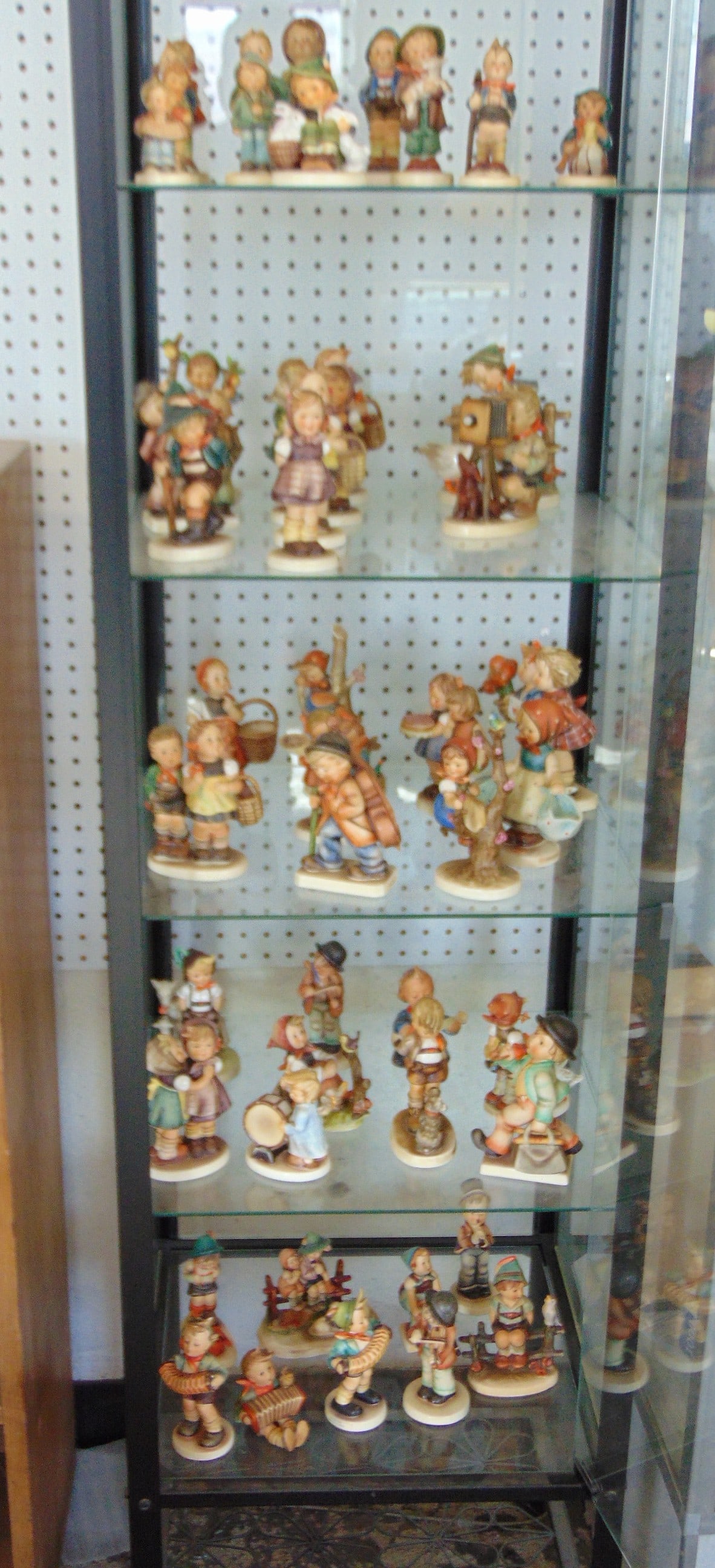 Lot of 48 Hummel figurines, 9 double figures, plus 9 plates, still in box (1 of 8)