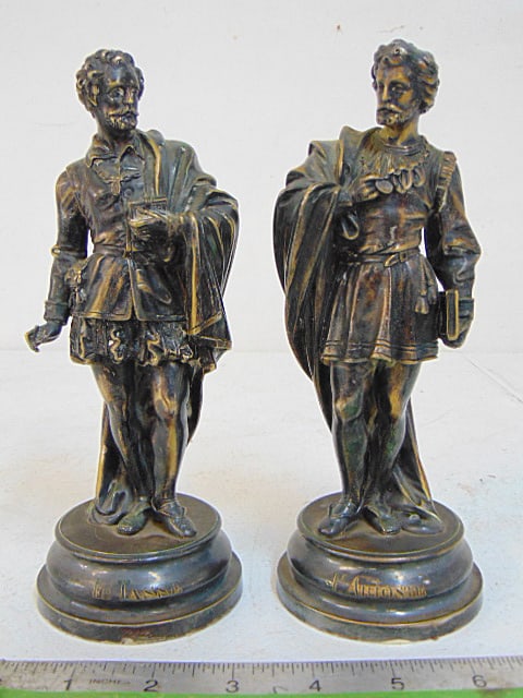 2 small bronzes, "I Arioste" & "Le Tasse" figural bronzes, height is 8": 2 small bronzes, "I Arioste" & "Le Tasse" figural bronzes, height is 8"