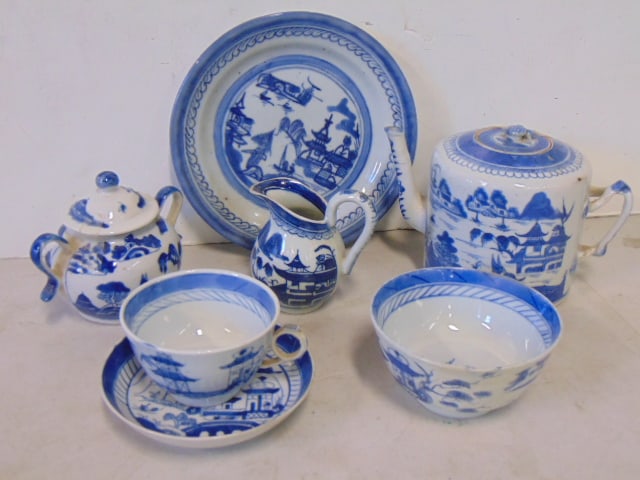 Chinese porcelain Canton lot, sugar & creamer, small rice bowl, cup & saucer, teapot & round dish: Chinese porcelain Canton lot, sugar & creamer, small rice bowl, cup & saucer, teapot & round dish (7.25")