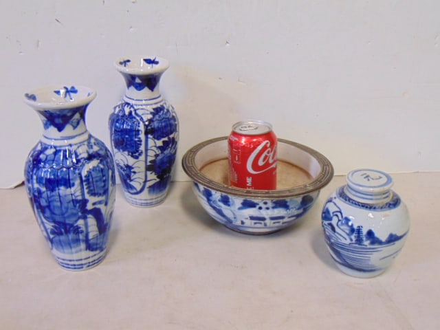 Chinese porcelain Canton lot, pair vases, lidded ginger jar & bowl with brown rim, bowl is 8" in: Chinese porcelain Canton lot, pair vases, lidded ginger jar & bowl with brown rim, bowl is 8" in diameter, vases are 8.25" tall