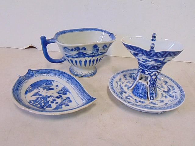 Chinese porcelain Canton lot, leaf shaped dish, wine warming jue cup and jue stand, porcelain sauce: Chinese porcelain Canton lot, leaf shaped dish, wine warming jue cup and jue stand, porcelain sauce pitcher