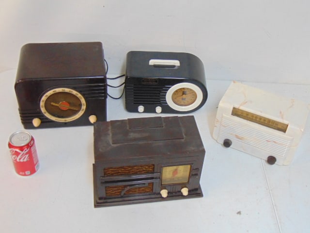 4 vintage radios, GE Model CL500 in white; Automatic Radio Mnf Co in brown; General Electric: 4 vintage radios, GE Model CL500 in white; Automatic Radio Mnf Co in brown; General Electric rotating dial radio in brown & retro design Crosley Collector Edition Radio (not old)