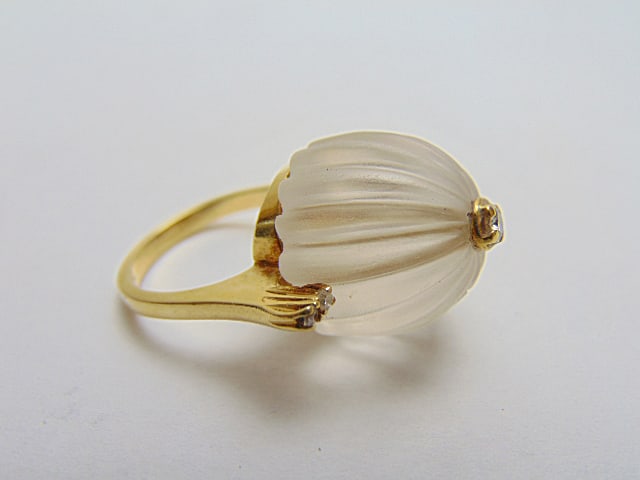 Jewelry. 18kt Gold Diamond ring, small center diamond, two small accent diamonds on each side, size: Jewelry. 18kt Gold Diamond ring, small center diamond, two small accent diamonds on each side, size 6, total weight 11.50 grams, a few small chips on the glass dome