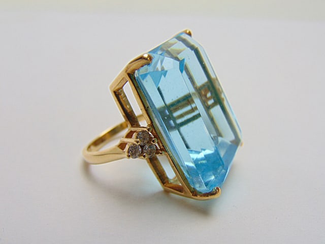 Jewelry. Vintage Gold cocktail ring with huge blue stone, blue topaz, approx. 17mmx24mm, three small: Jewelry. Vintage Gold cocktail ring with huge blue stone, blue topaz, approx. 17mmx24mm, three small accent diamonds on each side, 13.40 grams, size 4 1/2