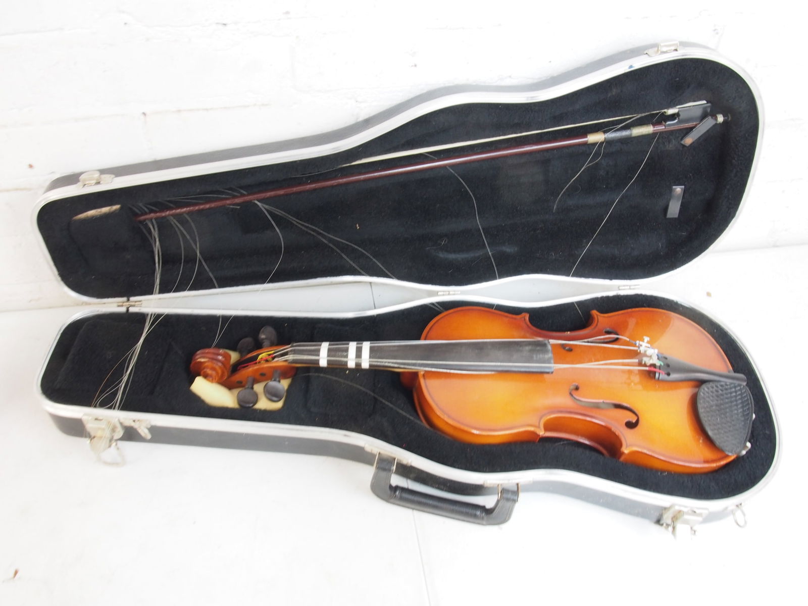 Viola in case by Wm. Lewis & Son, a division of The Selmer Company Inc. Elkhart, Indiana, violin (1 of 4)