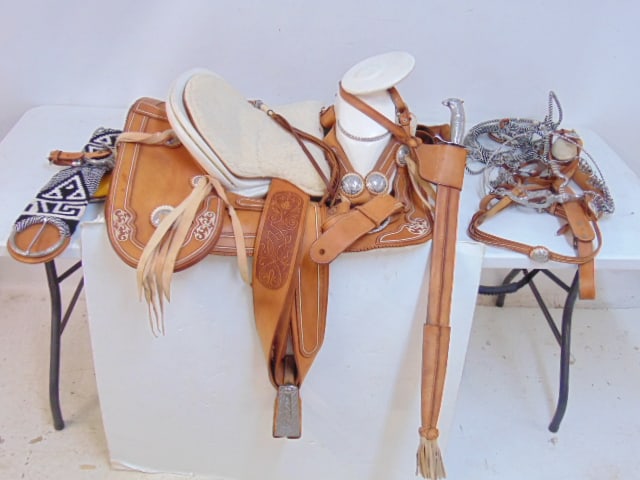 La Herradura Mexican horse saddle & tack , spurs, bit, plus decorative sword & accessories, custom (1 of 15)