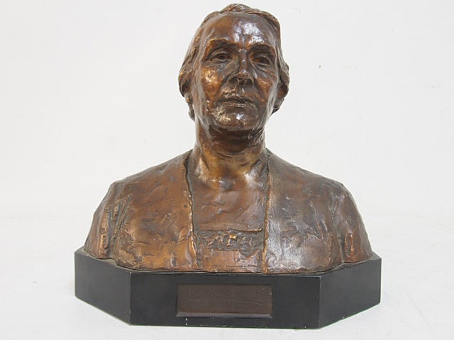 Spelter bust by Jo Davidson, La Pasionaria Isidora Dolores Ibarruri, height is 10", 11" wide.: Spelter bust by Jo Davidson, La Pasionaria Isidora Dolores Ibarruri, height is 10", 11" wide.