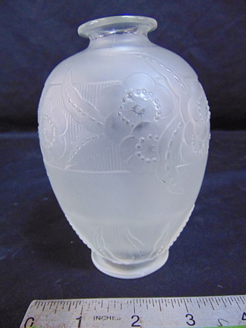 Sabino frosted art glass vase with floral decorations, France, height is 5.5", in good condition. (1 of 4)