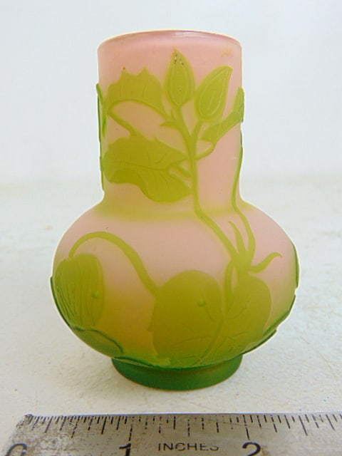 Small Galle cameo glass vase in pink with green leaf & floral decoration, 3.5" tall, diameter is (1 of 6)