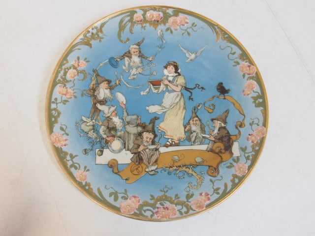 Villeroy & Boch Mettlach charger, "Schneewittchen" signed H. Schlitt, Snow White and the 7 dwarfs,: Villeroy & Boch Mettlach charger, "Schneewittchen" signed H. Schlitt, Snow White and the 7 dwarfs, diameter is 16 3/8"