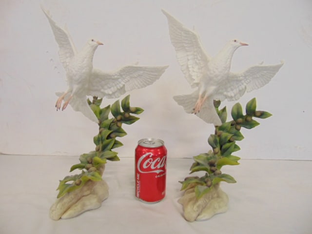 Pair Boehm porcelain birds, "Dove of the Eternal City", limited edition # 28, to commemorate the: Pair Boehm porcelain birds, "Dove of the Eternal City", limited edition # 28, to commemorate the dedication of the Gregorian Etruscan Museum in Vatican City, 1992, each bisque porcelain dove is 11.5"