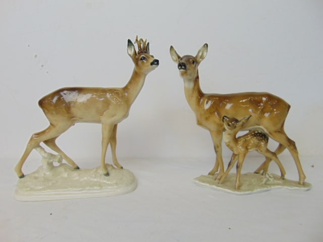2 Hutschenreuther porcelain deer, signed Karl Tutter & Hans Achtziger, both in good condition, 9": 2 Hutschenreuther porcelain deer, signed Karl Tutter & Hans Achtziger, both in good condition, 9" wide 10" tall.