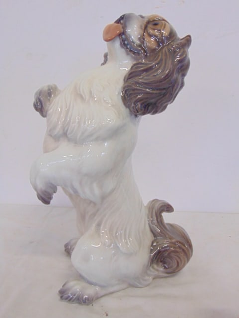 Dahl Jensen porcelain Pekingese figurine, 15" tall, in good condition: Dahl Jensen porcelain Pekingese figurine, 15" tall, in good condition