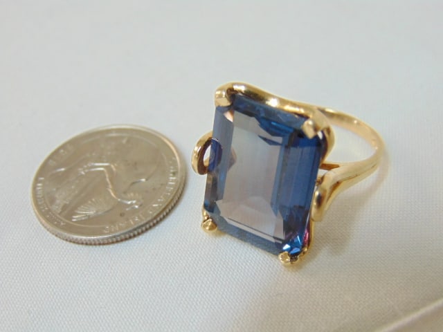 Jewelry. Gold Cocktail ring, 14kt w/ large purple square stone 5/8"x 3/4", size 10, 10.50 grams,: Jewelry. Gold Cocktail ring, 14kt w/ large purple square stone 5/8"x 3/4", size 10, 10.50 grams, hallmark on shank 14k
