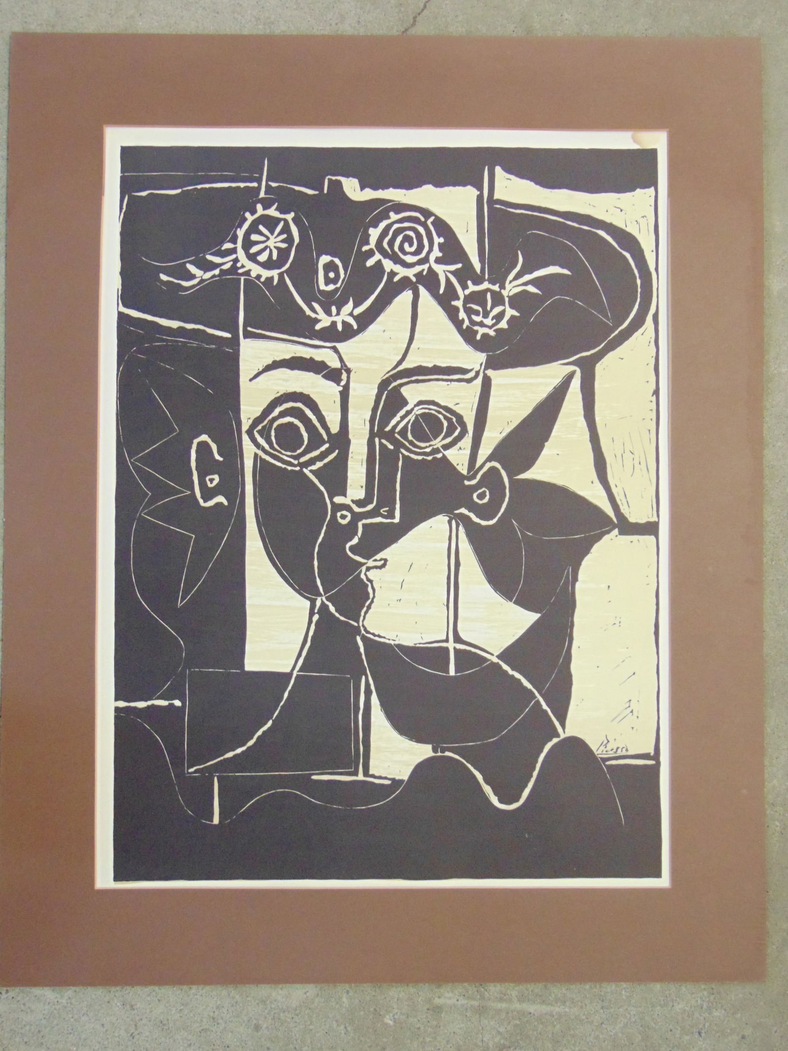 Picasso print, "Grande Tete de Femme au Capeau Orne", sheet size is 26.5" by 20", unframed, with mat: Picasso print, "Grande Tete de Femme au Chapeau Orne", sheet size is 26.5" by 20", unframed, with matting, has stain in one corner