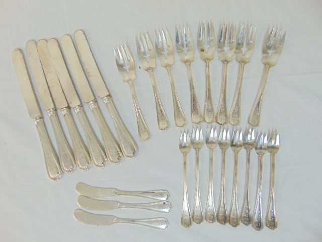 Lot sterling silver flatware, knives, forks, cocktail forks & 3 butter knives, 15 troy plus 6 (1 of 6)
