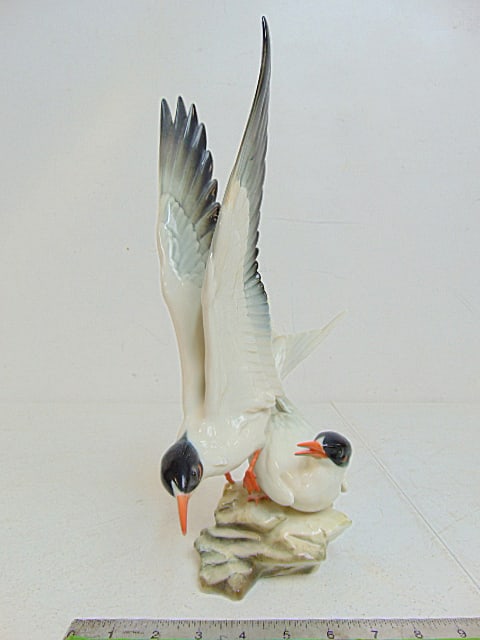 Porcelain bird figurine, seagulls, by Hutschenreuther, height is 13 7/8", good condition (1 of 5)
