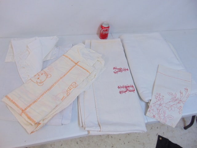 Lot textiles, sheets, some with monogram, (1 of 4)