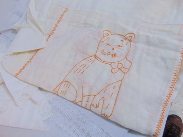 Lot textiles, sheets, some with monogram, - 2